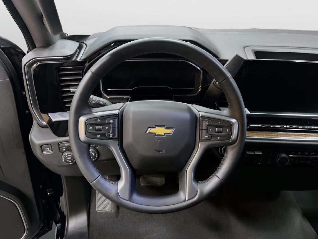 Used 2025 Chevrolet Silverado 1500 LT AWD/4WD image 11