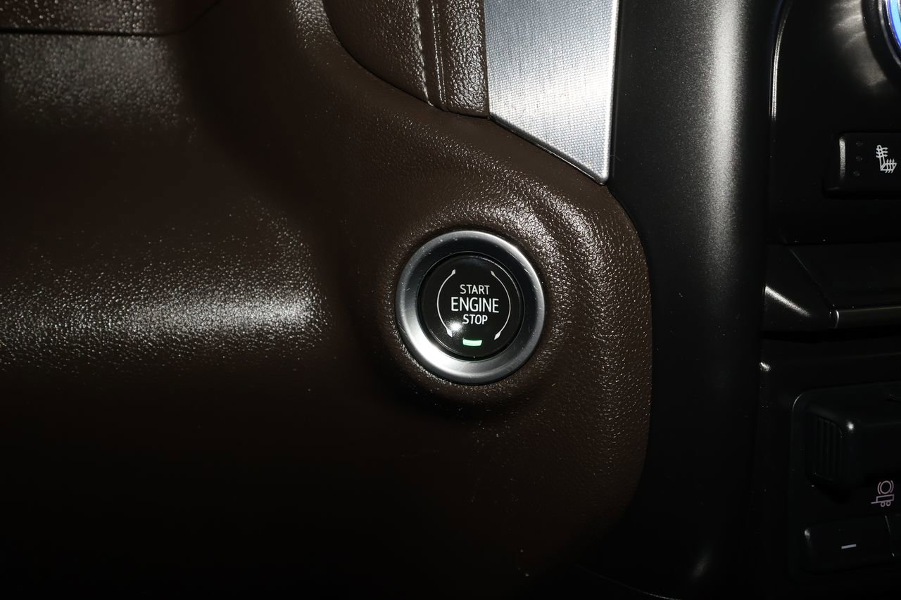 Used 2022 GMC Sierra 2500 SLT w/ SLT Convenience Package image 16