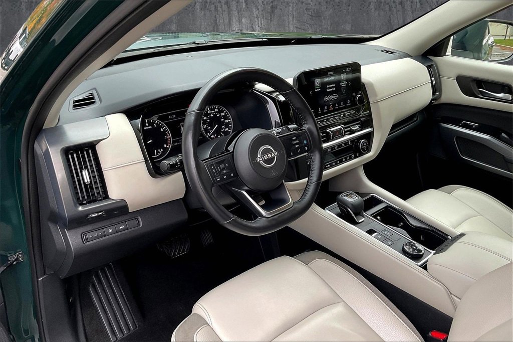 Used 2022 Nissan Pathfinder SL image 14