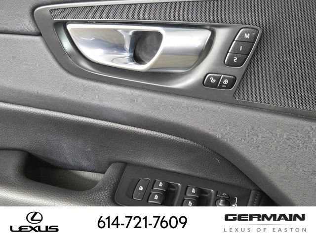 Used 2022 Volvo XC60 B5 Momentum AWD/4WD image 28