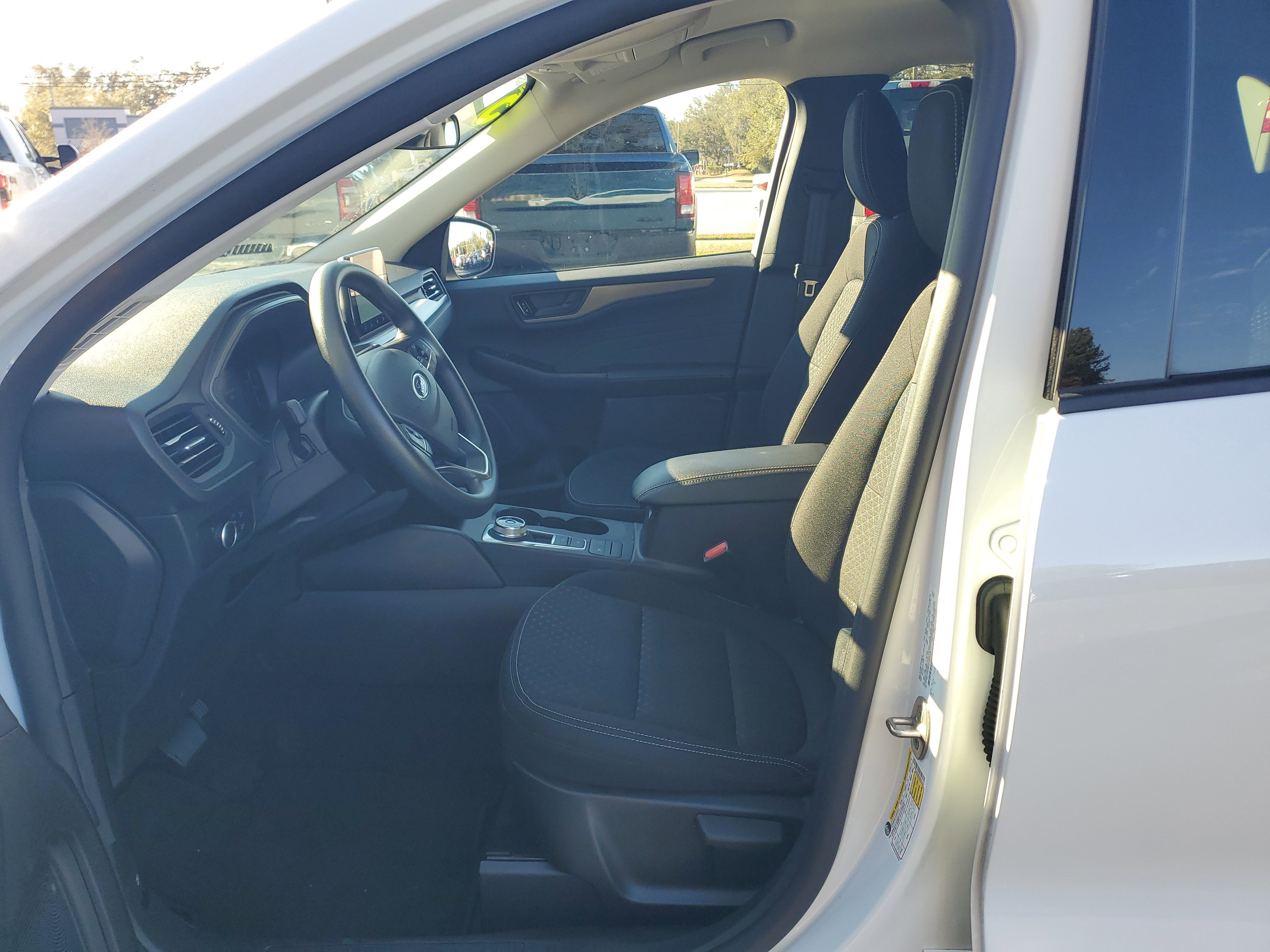 Used 2025 Ford Escape Active image 17