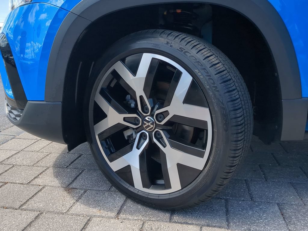 Certified 2023 Volkswagen Taos SEL AWD/4WD image 36