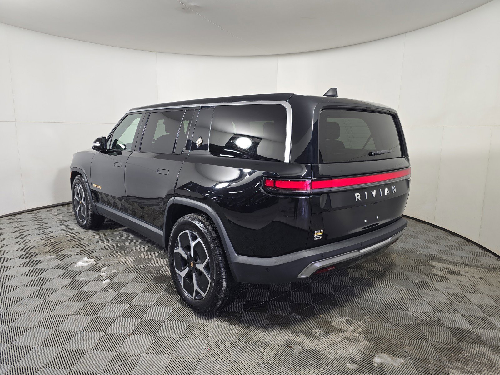 Used 2022 Rivian R1S Launch Edition image 3