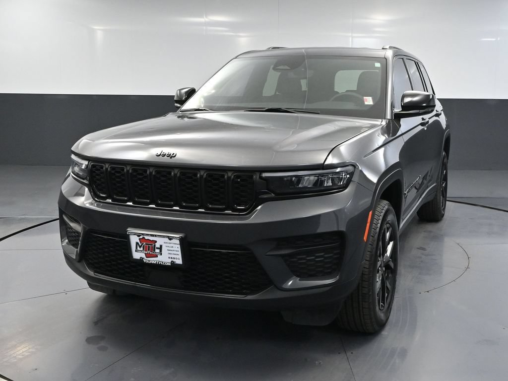 Used 2024 Jeep Grand Cherokee Altitude AWD/4WD image 9