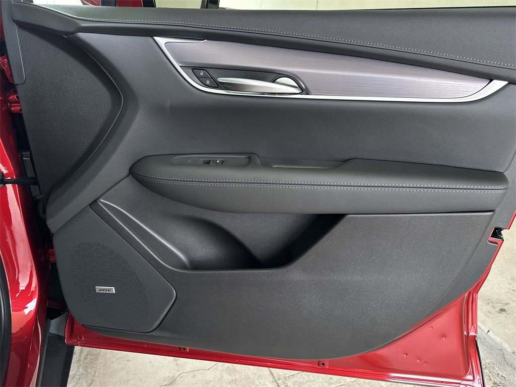 New 2025 Cadillac XT5 Luxury image 34