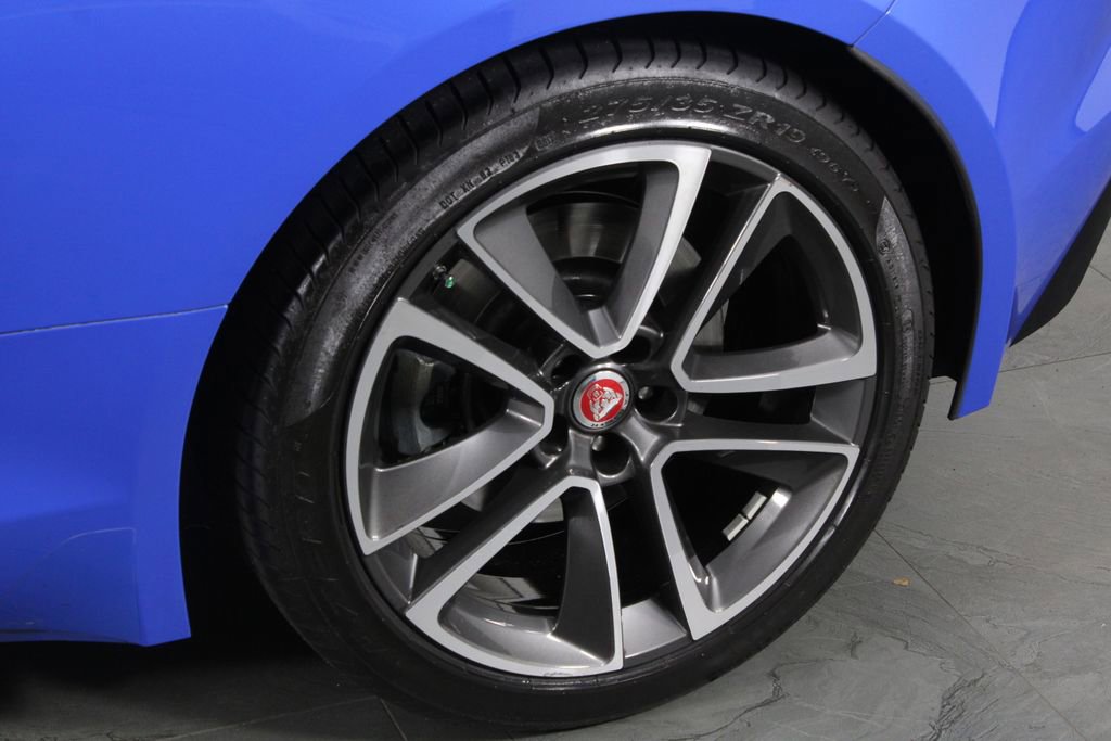 Used 2018 Jaguar F-TYPE Coupe image 10