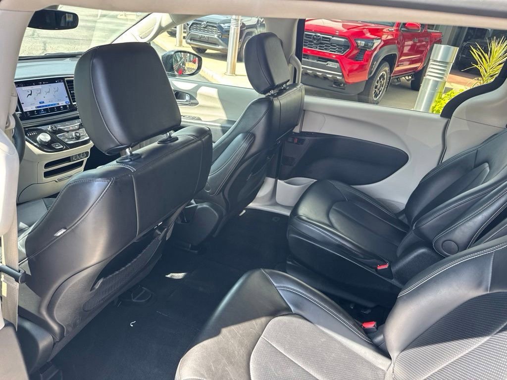 Used 2024 Chrysler Pacifica Limited FWD image 34
