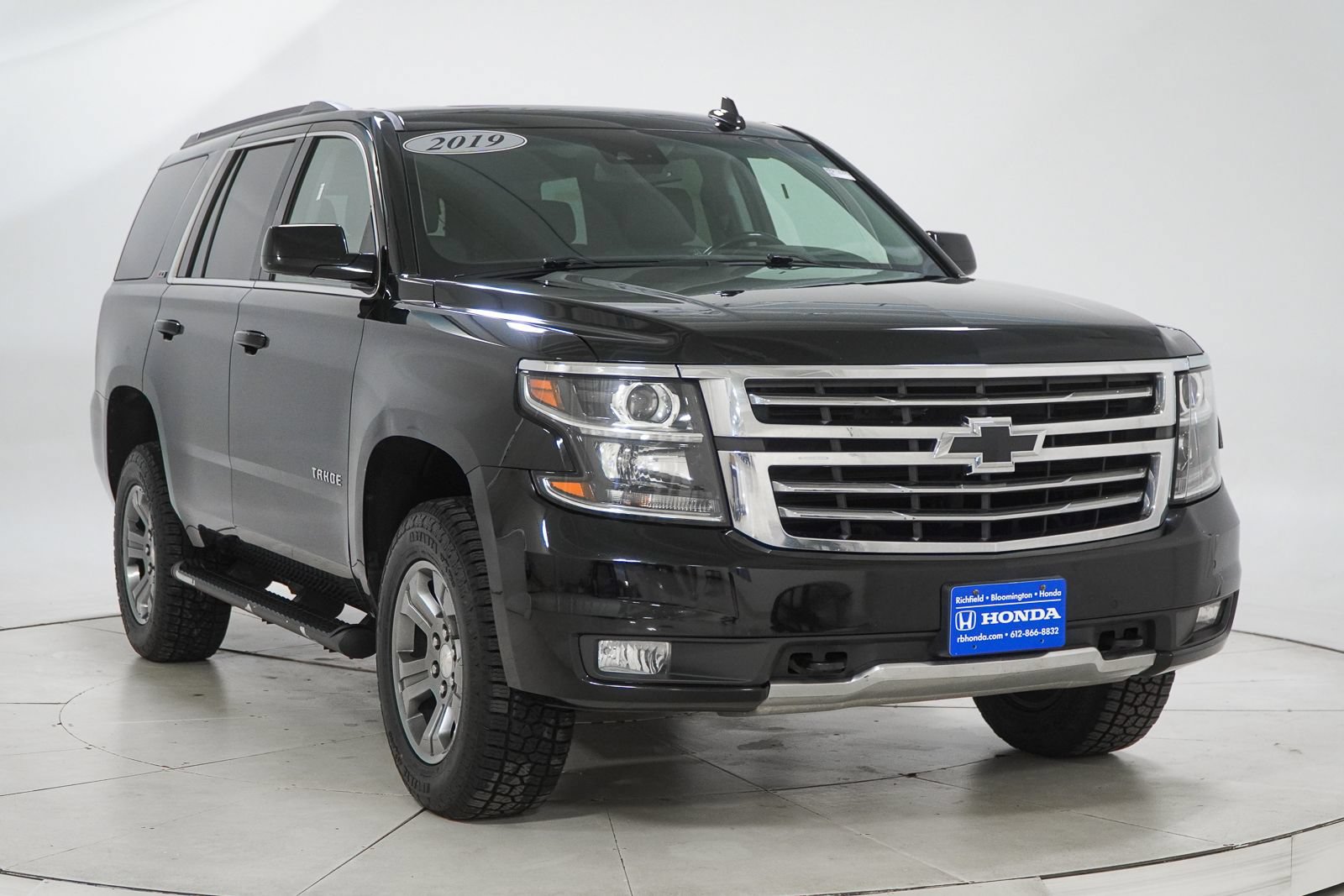 Used 2019 Chevrolet Tahoe LT w/ Luxury Package AWD/4WD image 16