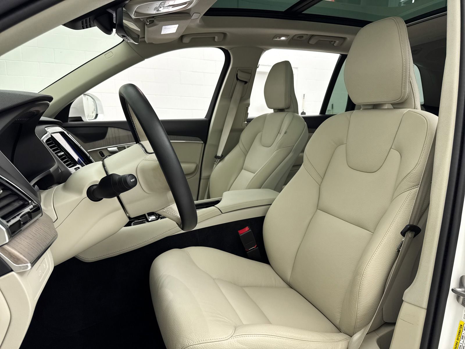 Used 2024 Volvo XC90 T8 Plus w/ Protection Package Premier image 21