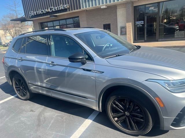 Used 2022 Volkswagen Tiguan SE R-Line image 3