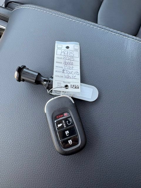 Used 2025 Honda Pilot Touring image 6