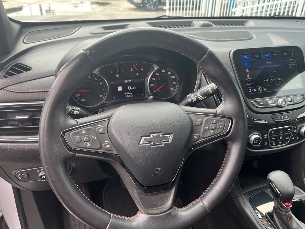 Used 2022 Chevrolet Equinox RS w/ RS Leather Package FWD image 11