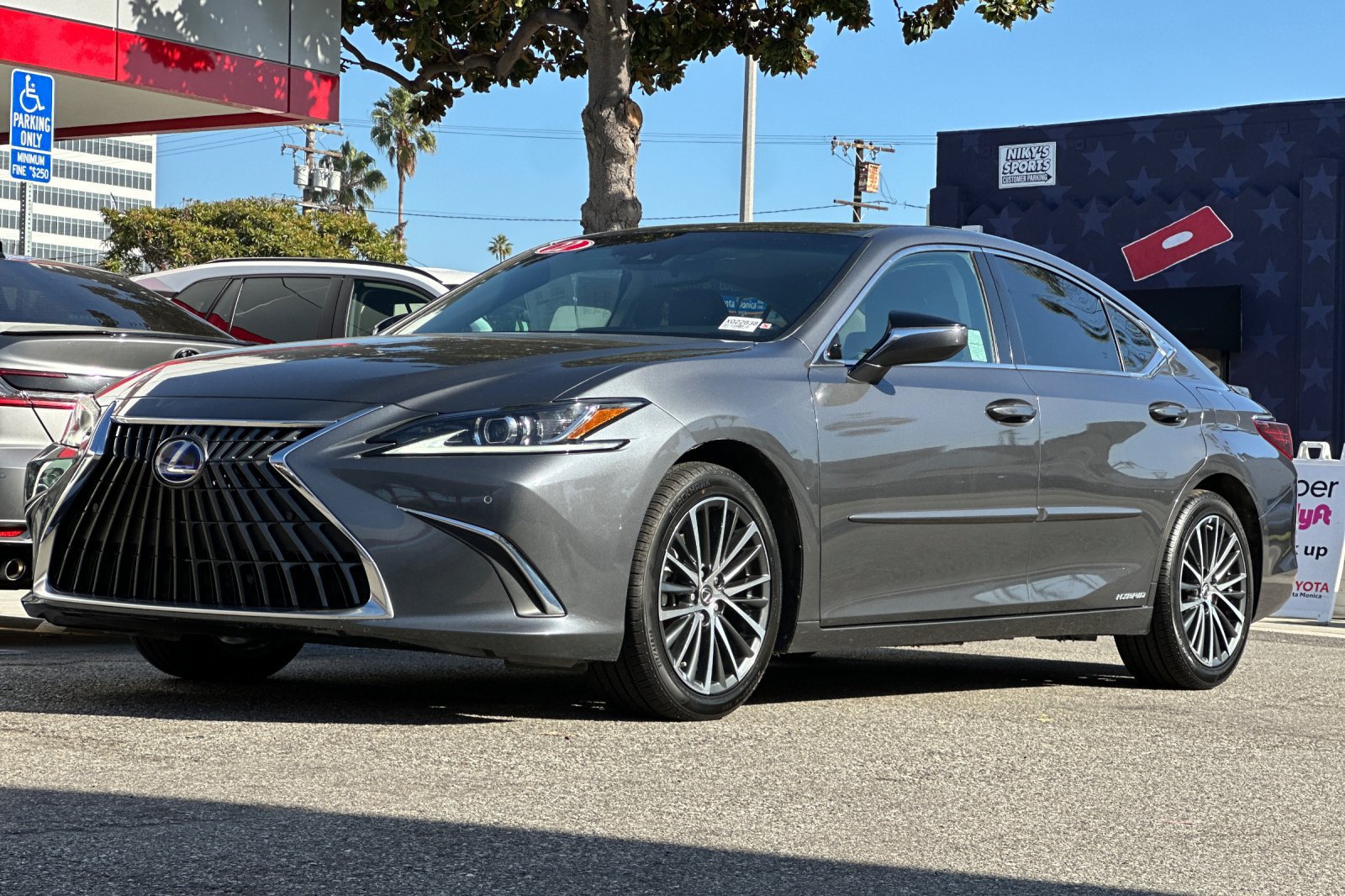 Used 2022 Lexus ES 300h w/ Premium Package FWD image 8