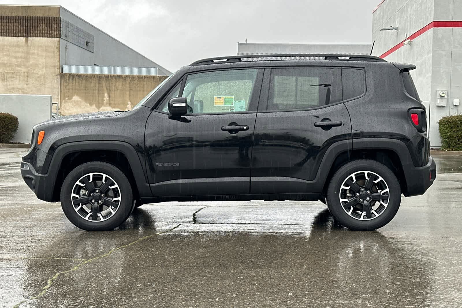Used 2023 Jeep Renegade Latitude AWD/4WD image 9