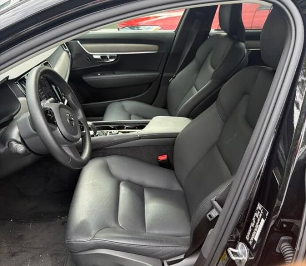 Used 2023 Volvo S90 B6 Plus AWD/4WD image 2