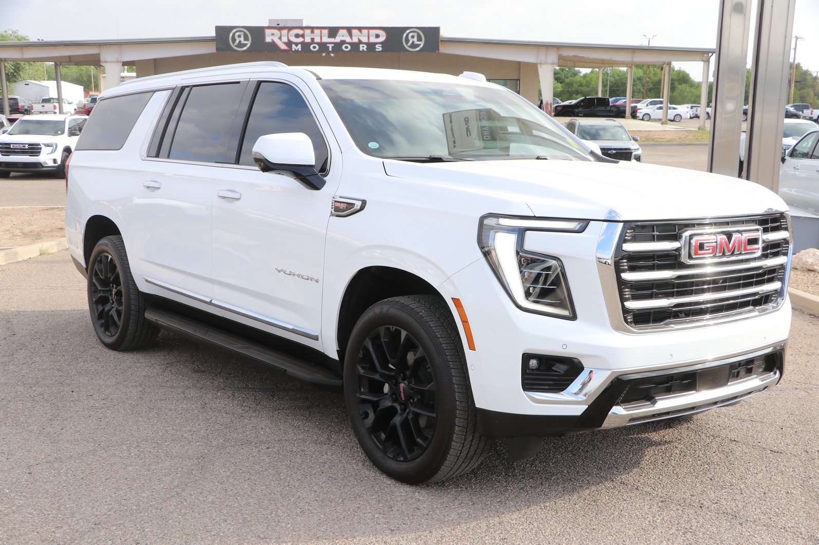 Used 2026 GMC Yukon XL Elevation AWD/4WD image 1