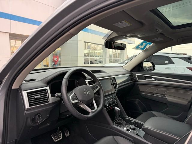Used 2023 Volkswagen Atlas SEL R-Line image 8