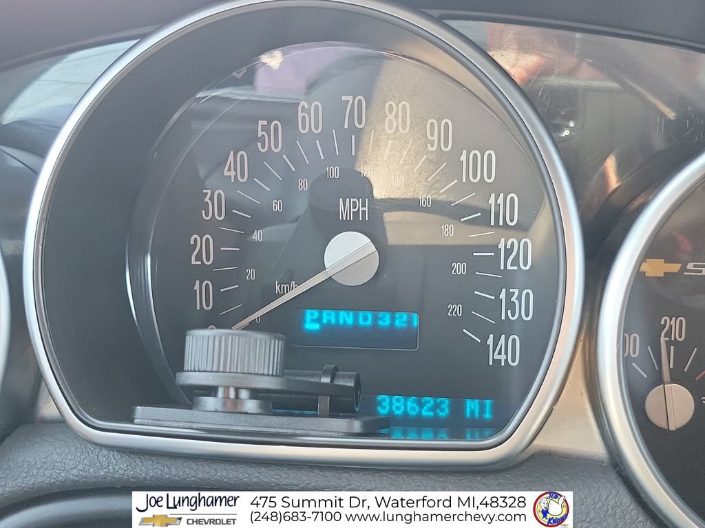 Used 2004 Chevrolet SSR RWD image 12