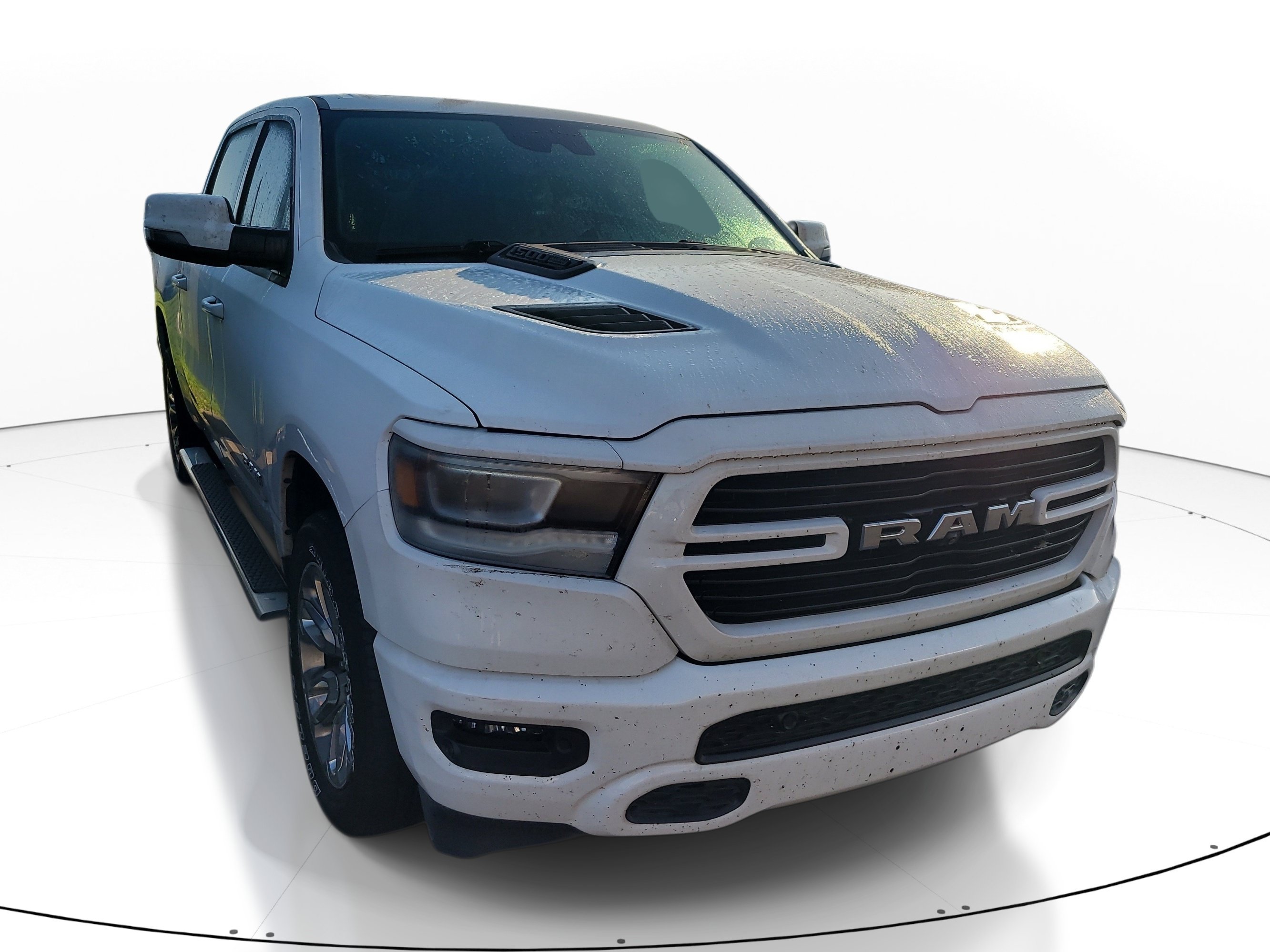 Used 2024 RAM 1500 Laramie AWD/4WD image 1