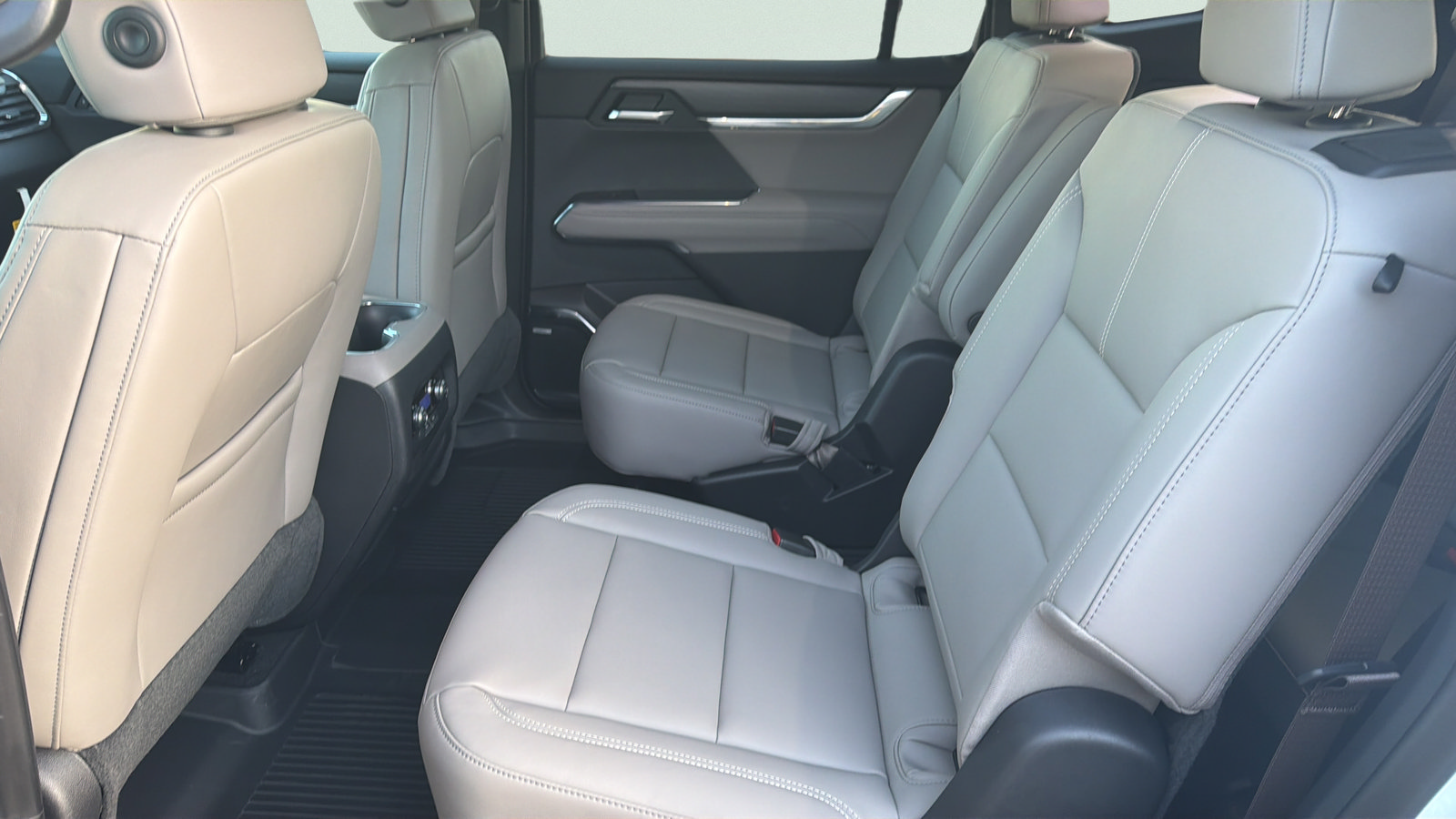 New 2026 GMC Acadia Elevation w/ Elevation Premium Package FWD image 24