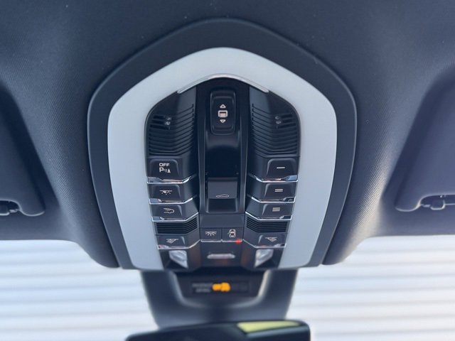 New 2026 Porsche Macan image 30