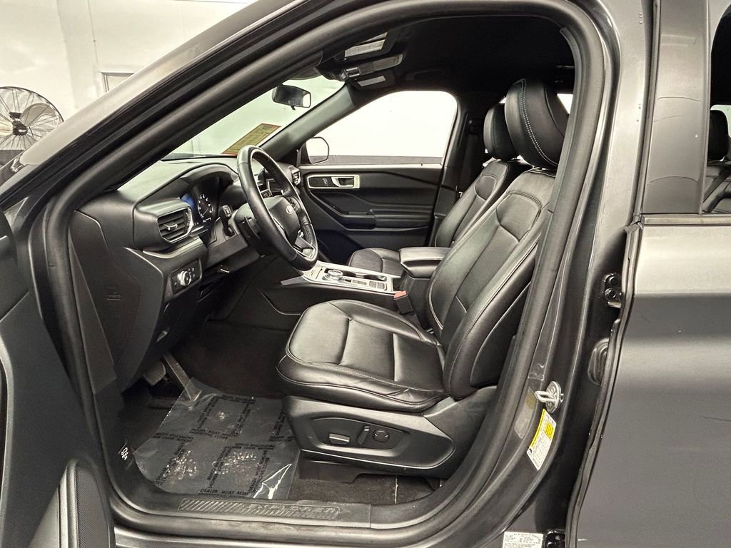 Used 2020 Ford Explorer XLT w/ Equipment Group 202A image 10