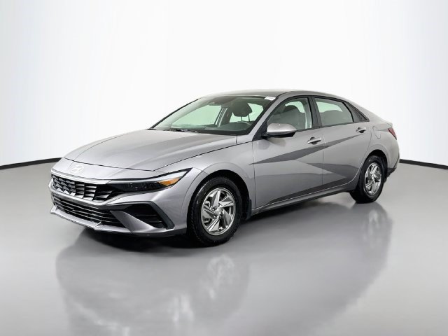 Used 2025 Hyundai Elantra SE FWD image 4