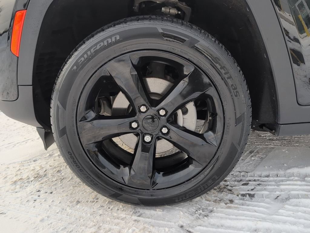 Used 2023 Jeep Grand Cherokee Altitude image 11