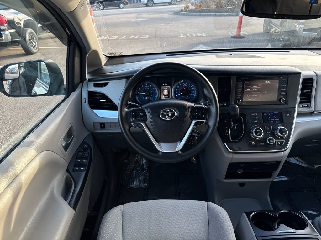 Used 2018 Toyota Sienna LE image 13