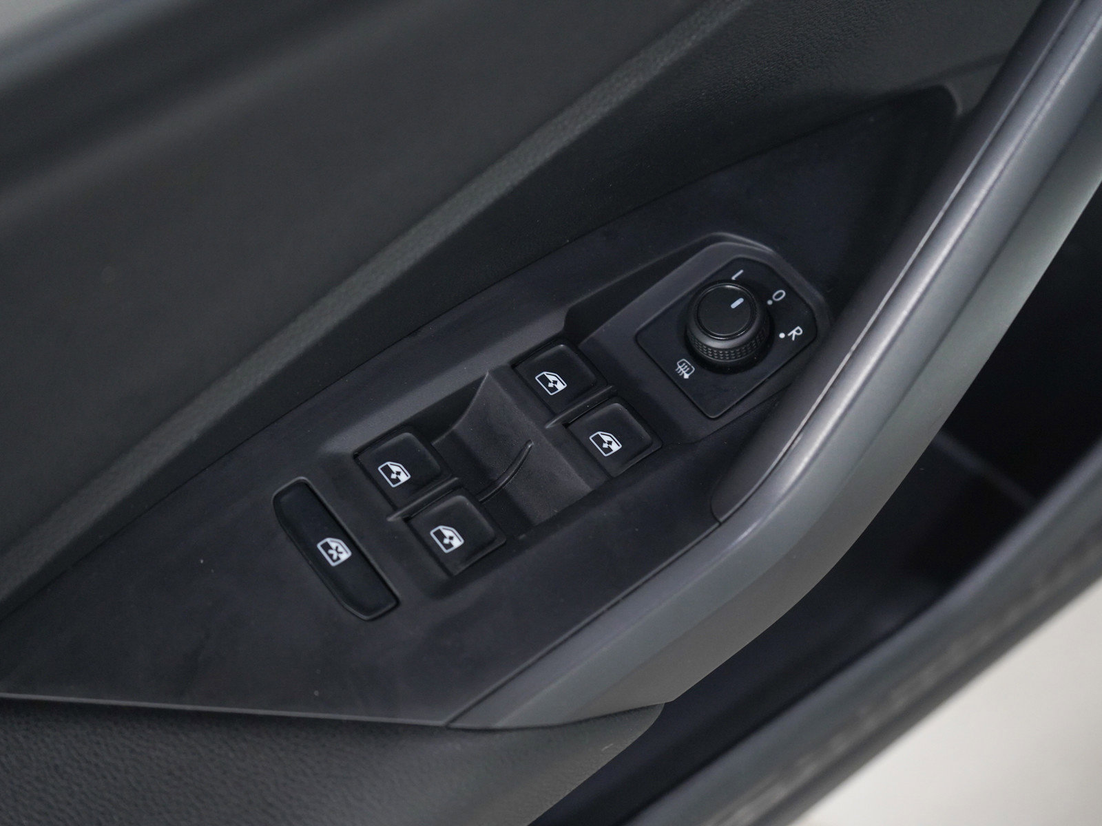 Used 2020 Volkswagen Jetta SE w/ SE Cold Weather Package image 18