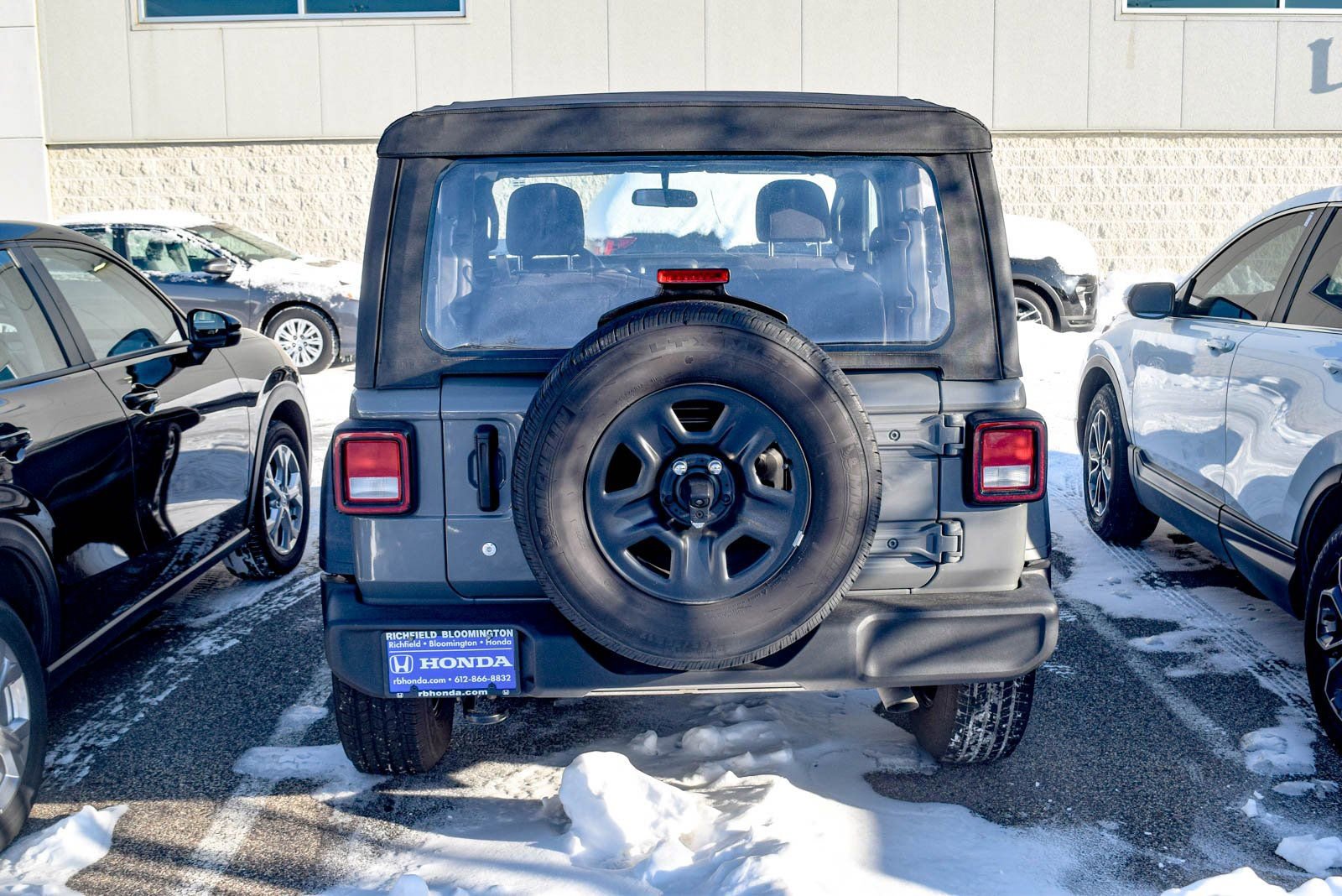 Used 2023 Jeep Wrangler Sport image 5