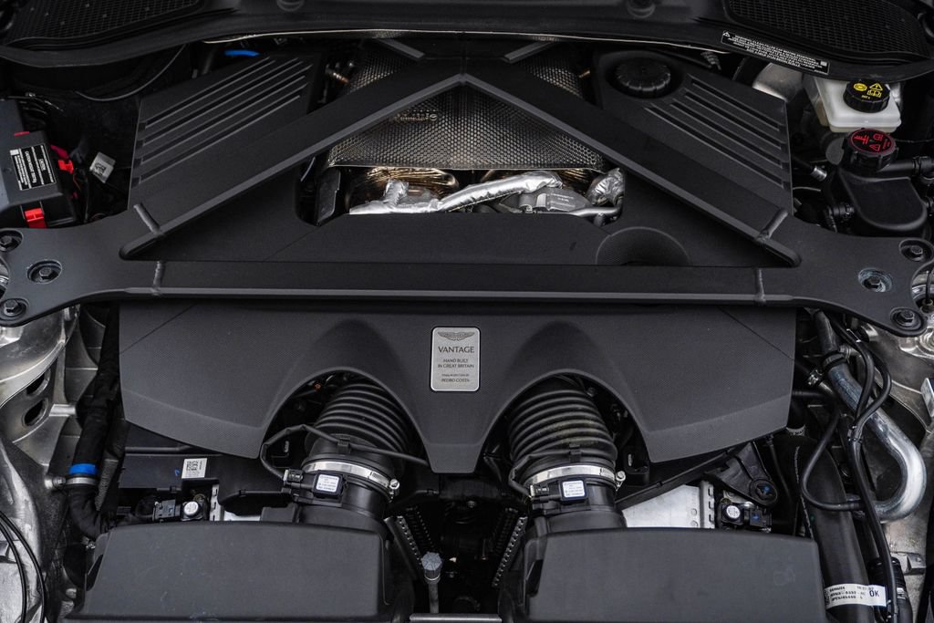 Used 2025 Aston Martin V8 Vantage Coupe RWD image 34