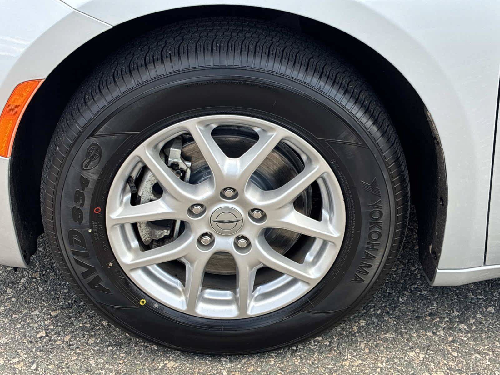 Certified 2024 Chrysler Pacifica Touring-L FWD image 21