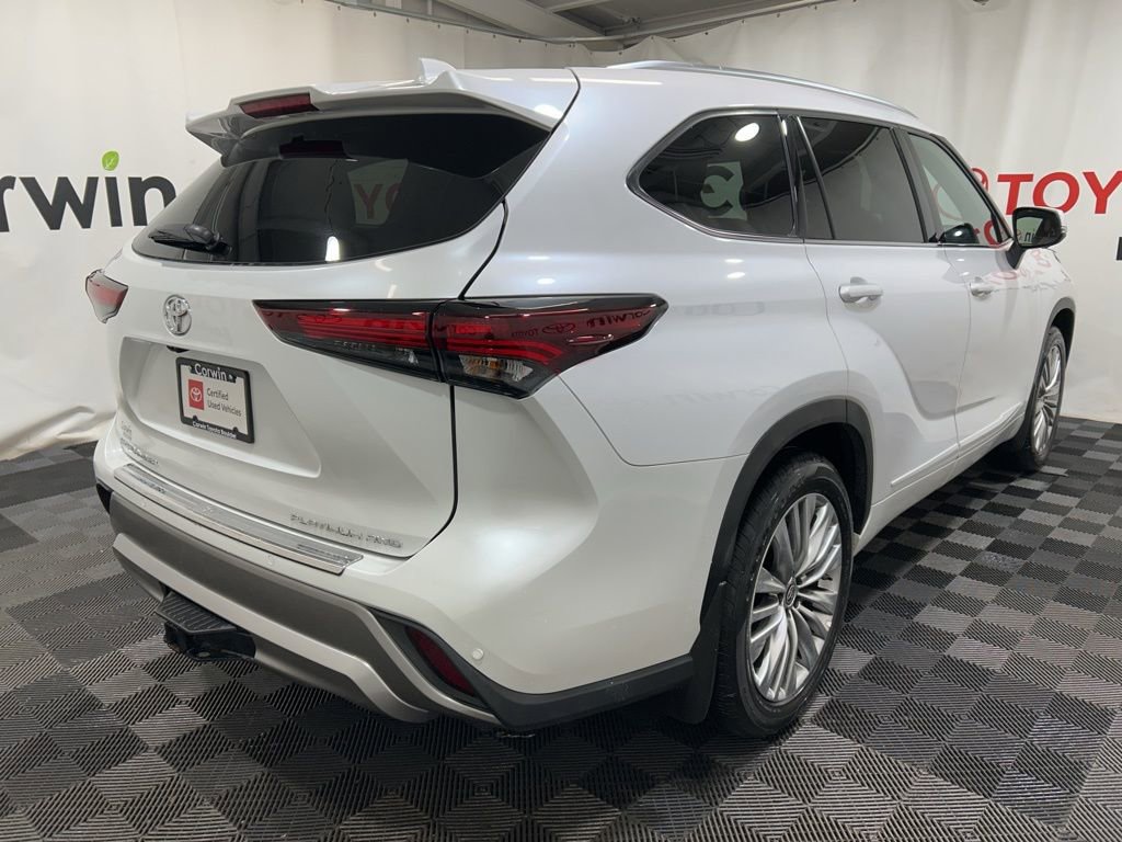 Used 2025 Toyota Highlander Platinum image 8