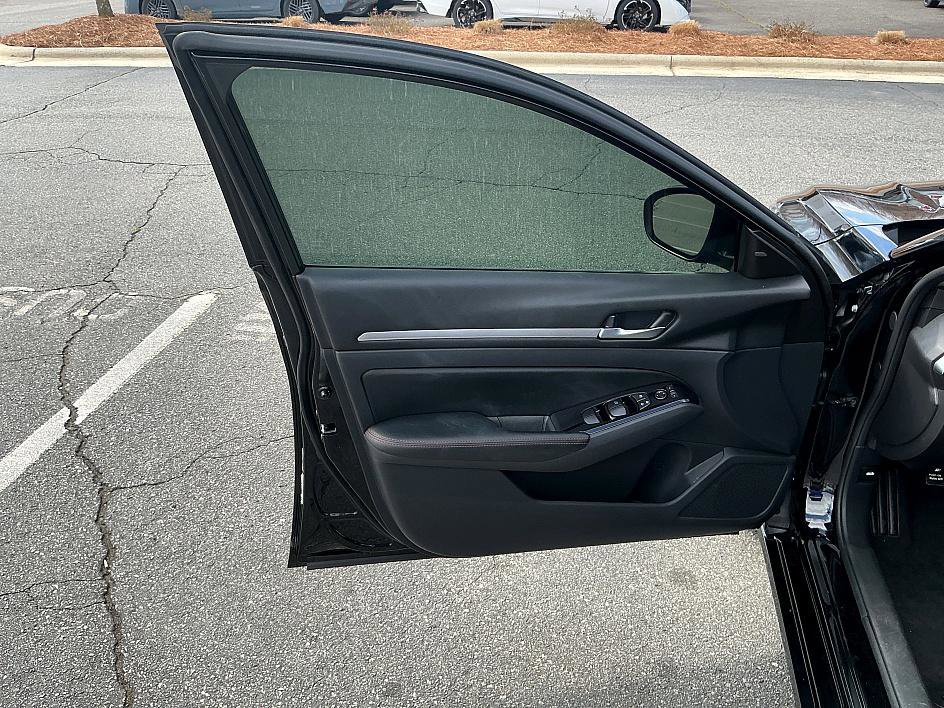 Certified 2024 Nissan Altima 2.5 SR image 11