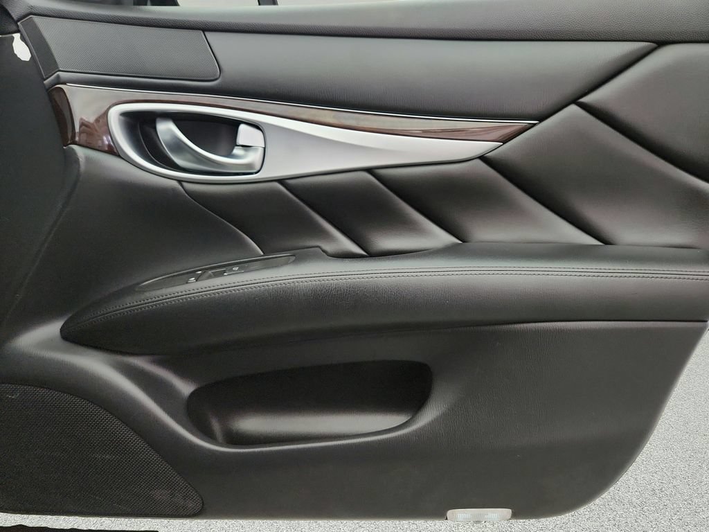Used 2018 INFINITI Q70 Luxe w/ Proactive Package AWD/4WD image 28