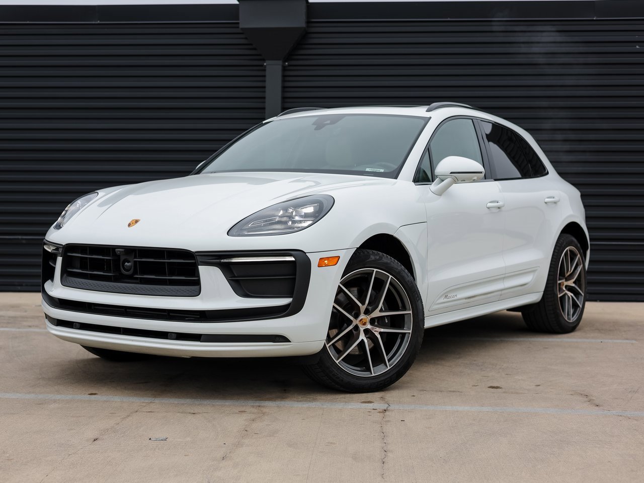 Certified 2023 Porsche Macan image 1