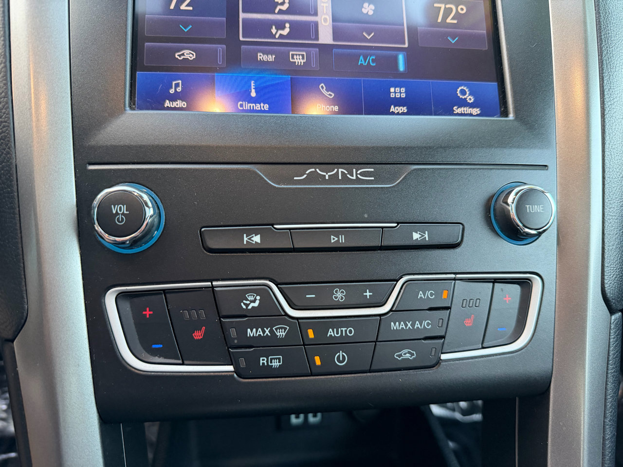 Used 2020 Ford Fusion SEL image 25