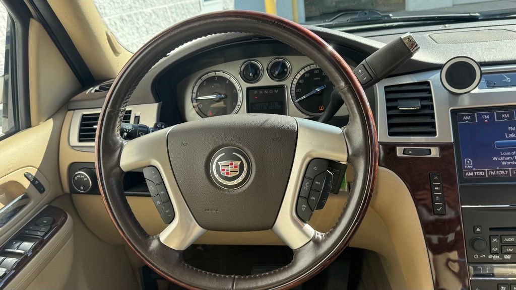 Used 2014 Cadillac Escalade ESV Luxury AWD/4WD image 18