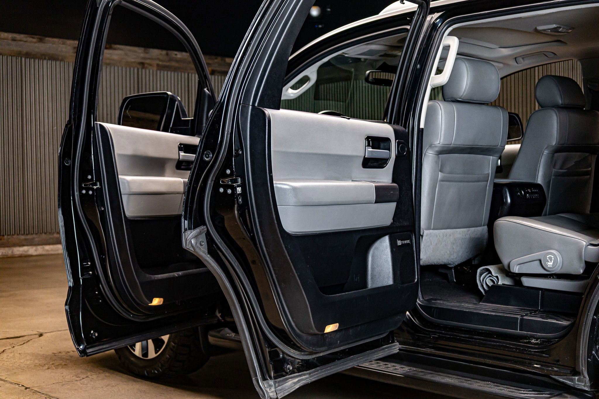 Used 2022 Toyota Sequoia Limited image 27