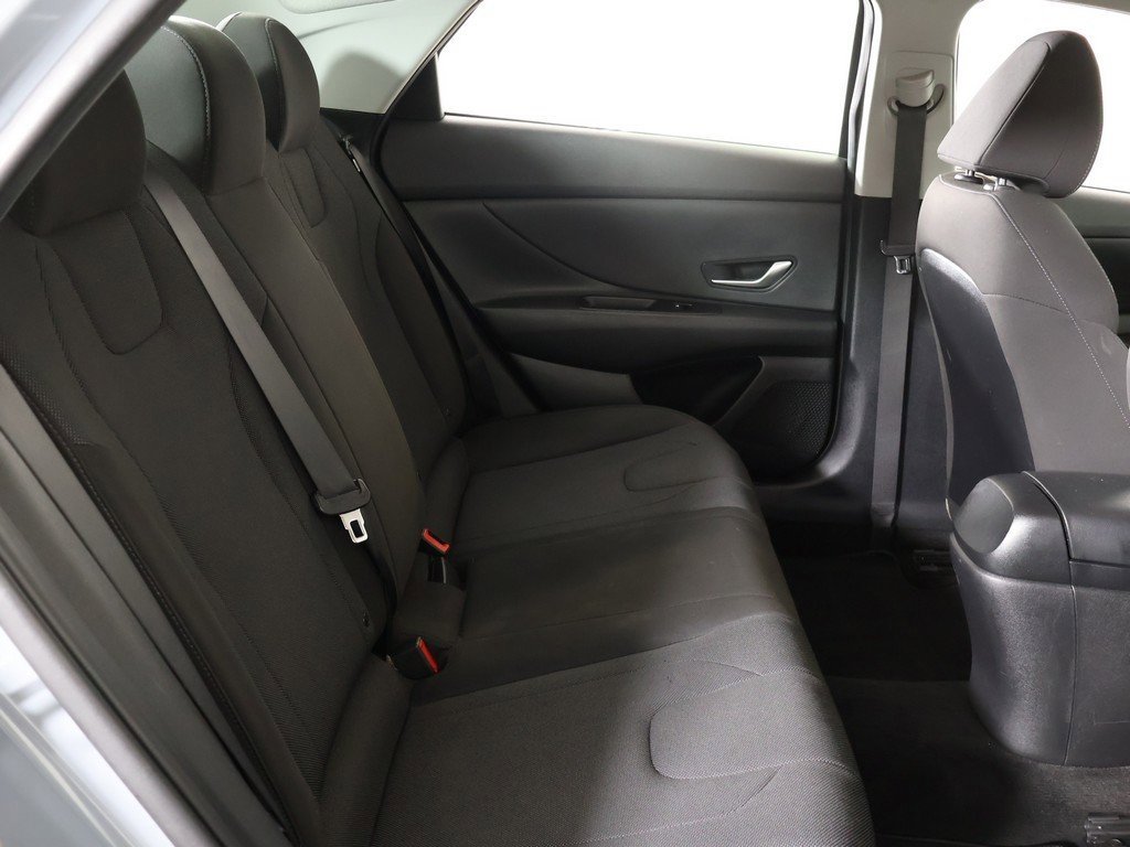 Used 2021 Hyundai Elantra SE image 31