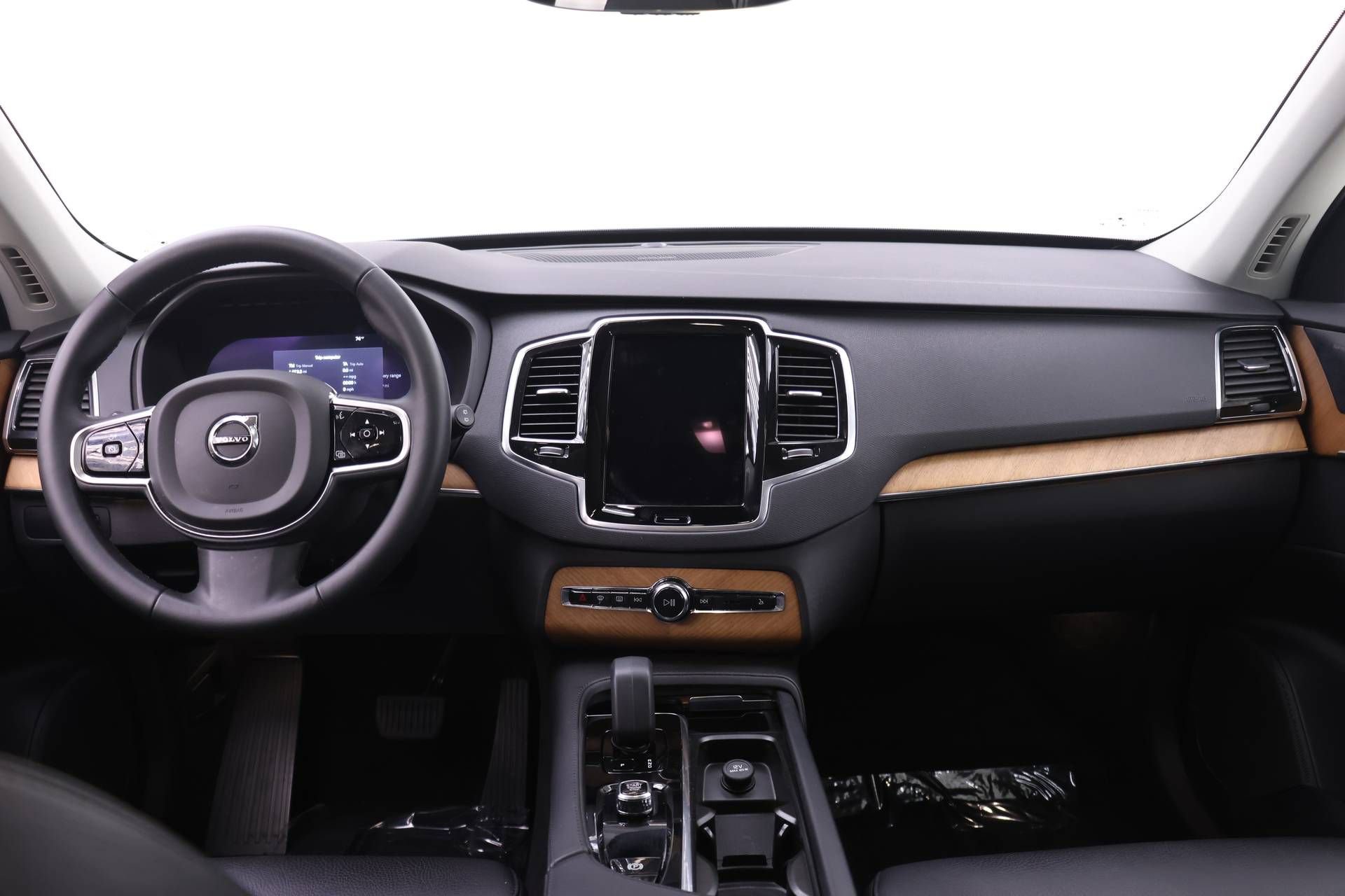 Certified 2023 Volvo XC90 T8 Plus w/ Protection Package Premier image 8