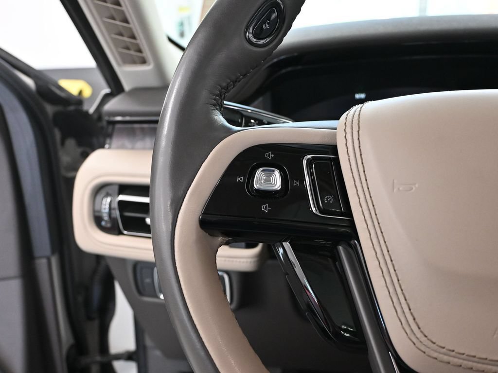 Used 2023 Lincoln Aviator Reserve AWD/4WD image 29