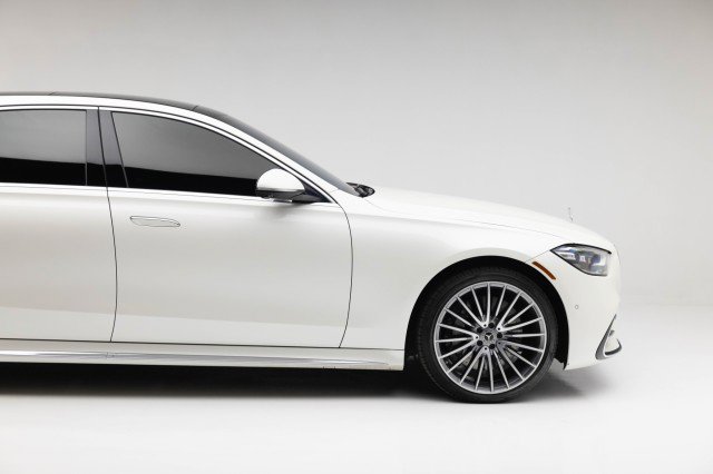 Used 2022 Mercedes-Benz S 500 4MATIC w/ AMG Line Package image 23