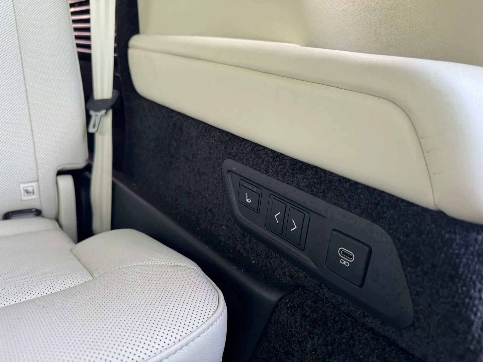 Used 2025 Land Rover Range Rover Long Wheelbase SE image 26