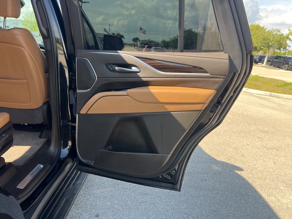 Used 2022 Cadillac Escalade Premium Luxury RWD image 41