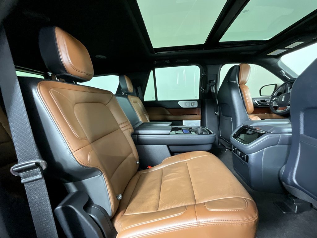 Used 2022 Lincoln Navigator Reserve image 23