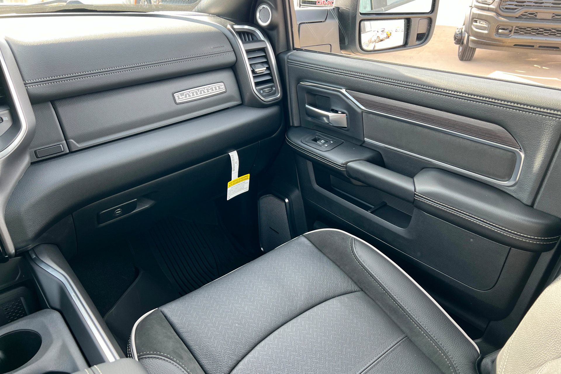 New 2026 RAM 3500 Laramie AWD/4WD image 10