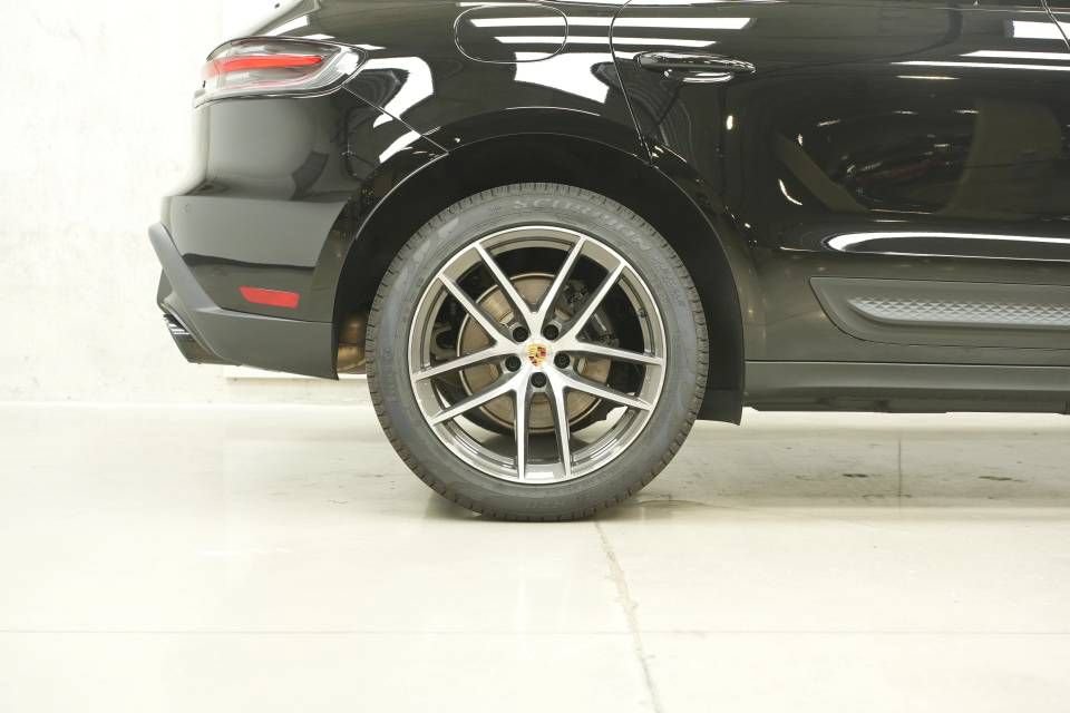 Certified 2026 Porsche Macan AWD/4WD image 40