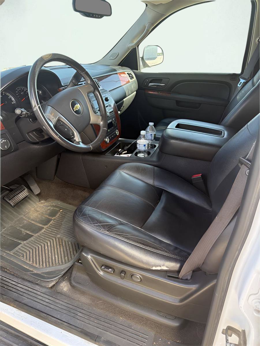 Used 2012 Chevrolet Suburban LT w/ Luxury Package AWD/4WD image 7